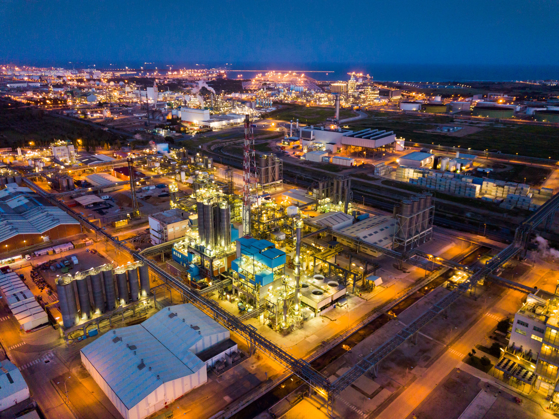 Imatge aèria del Polígon Químic i del Port de Tarragona